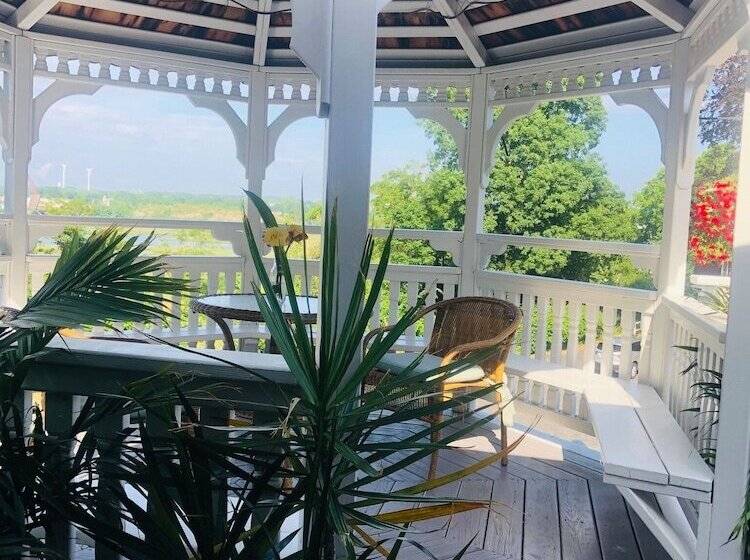 فندق على الطريق Castle Manor Inn