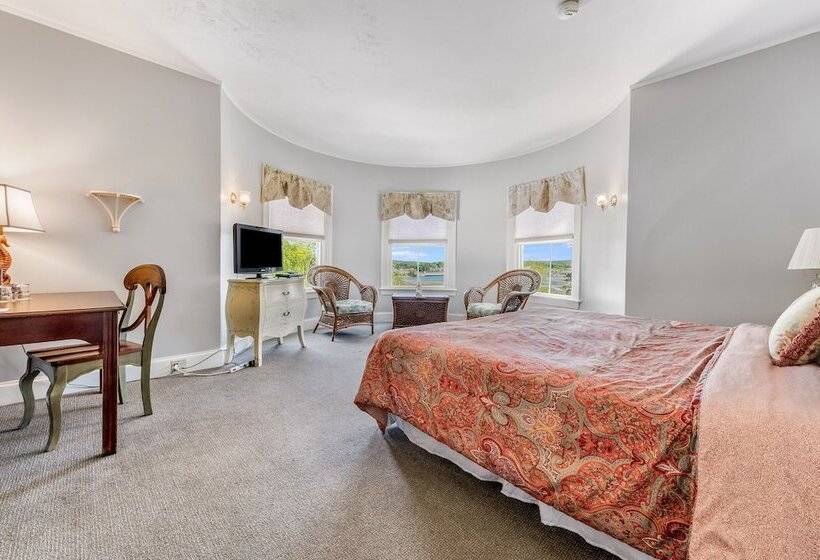 فندق على الطريق Castle Manor Inn