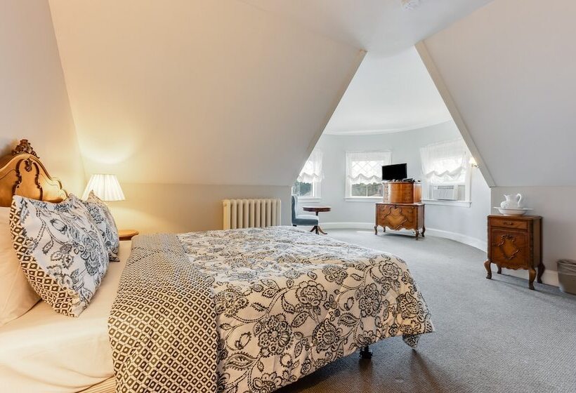 فندق على الطريق Castle Manor Inn