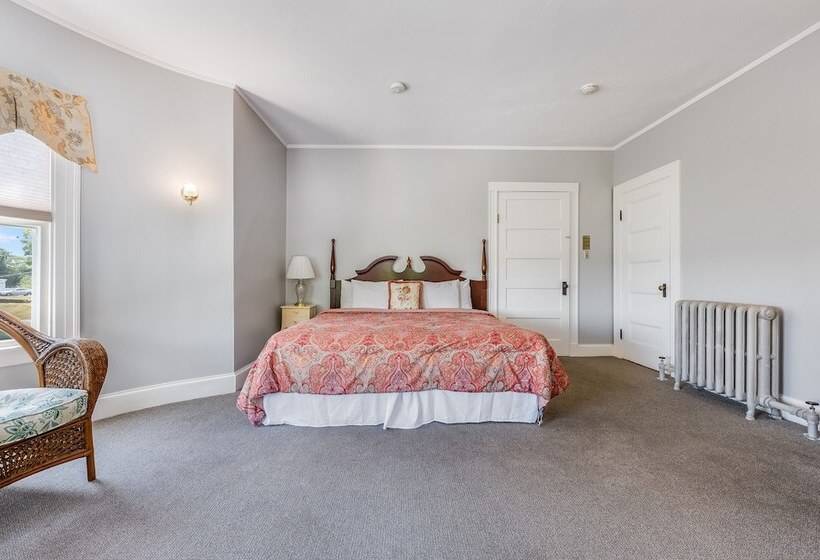 فندق على الطريق Castle Manor Inn