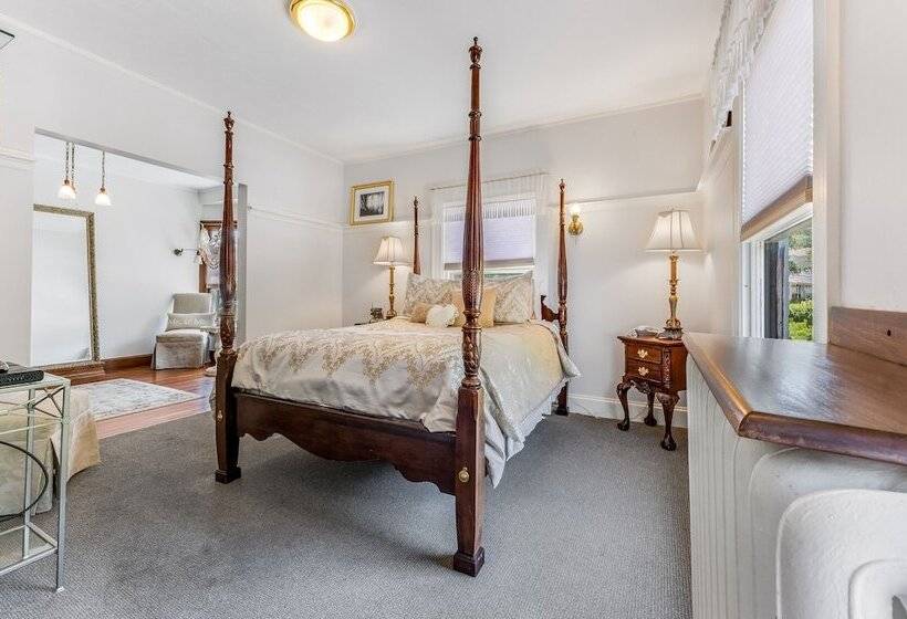 فندق على الطريق Castle Manor Inn