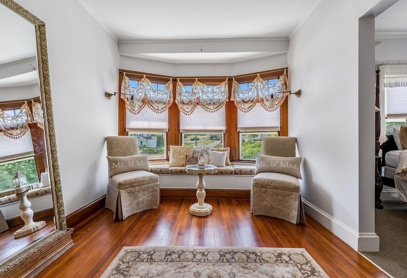 فندق على الطريق Castle Manor Inn