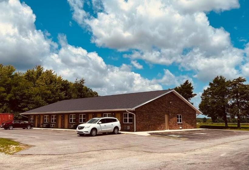 فندق على الطريق Country Inn   Licking