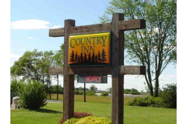 فندق على الطريق Country Inn   Licking