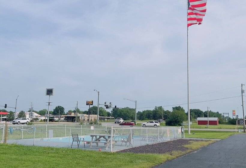 فندق على الطريق Country Inn   Licking