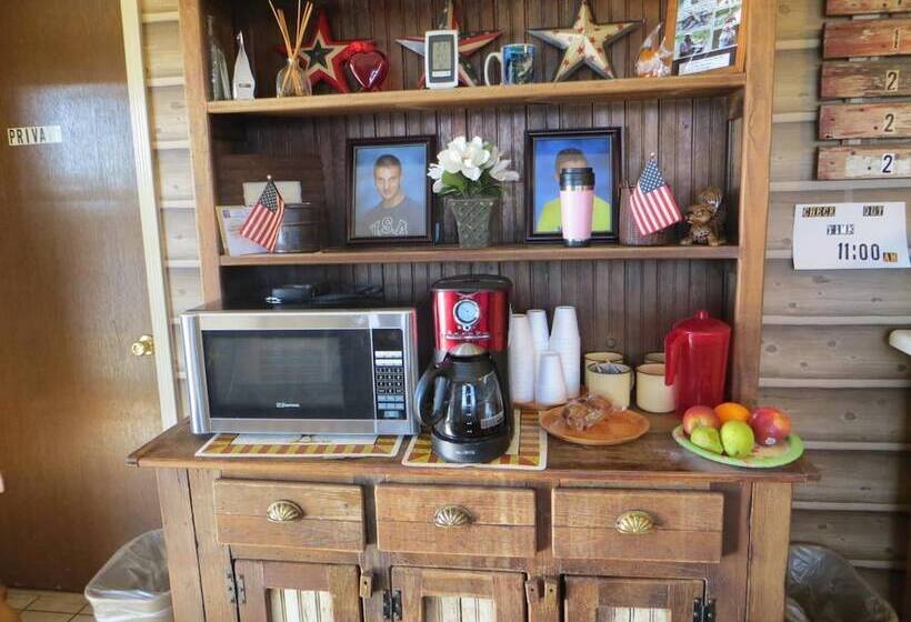 فندق على الطريق Country Inn   Licking