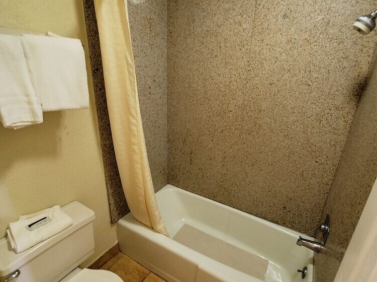 Мотель Econo Lodge Inn & Suites