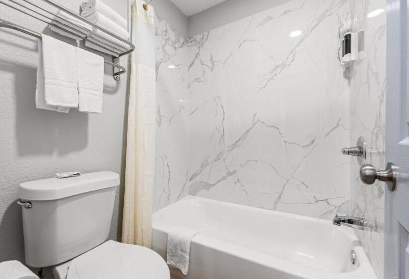 Мотель Econo Lodge Inn & Suites