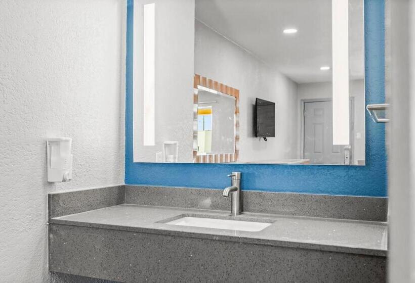 Мотель Econo Lodge Inn & Suites