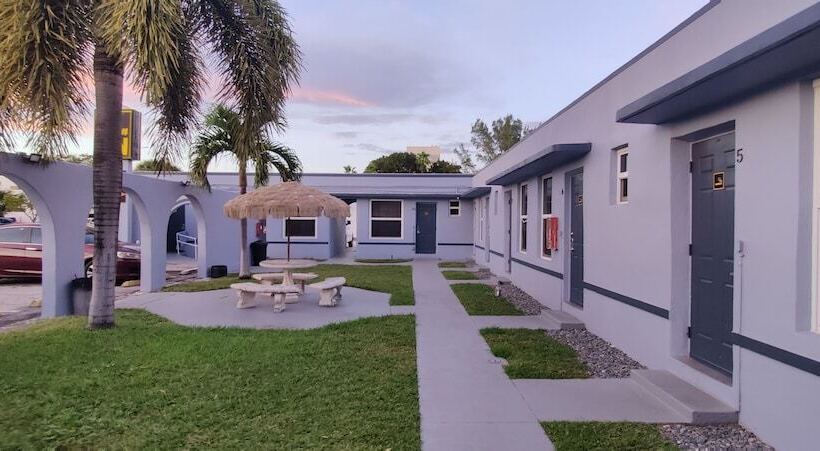 汽车旅馆 Crown Inn