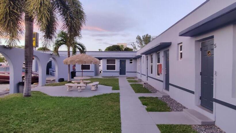 汽车旅馆 Crown Inn