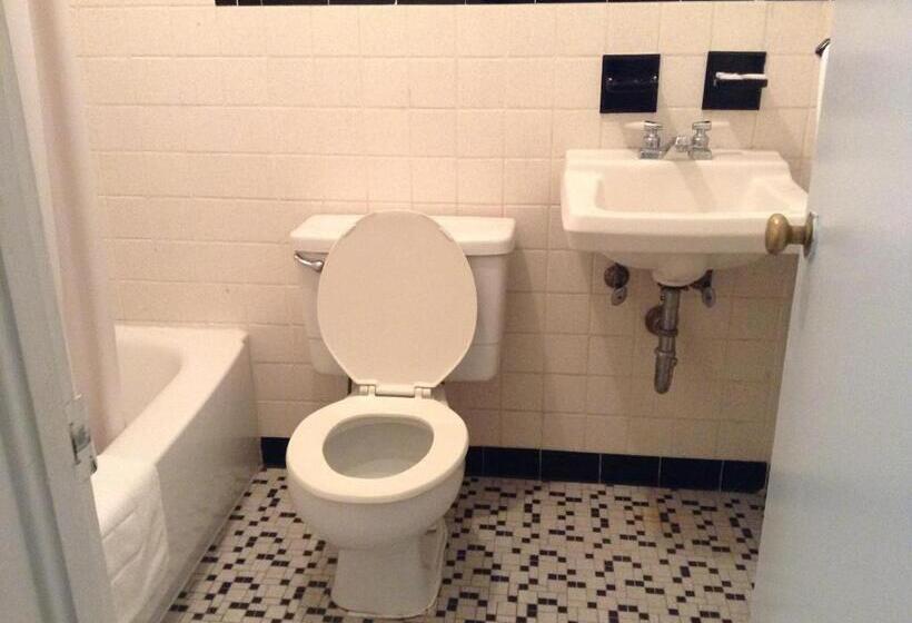 فندق على الطريق Economy Inn