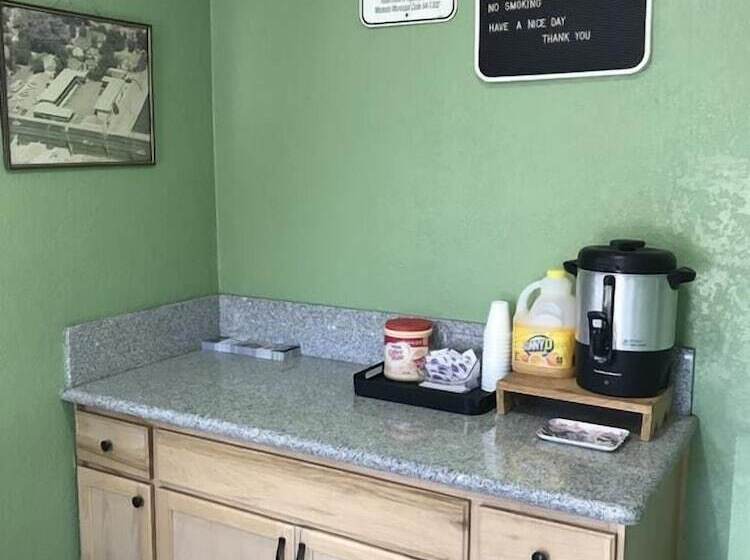 מוטל Economy Inn