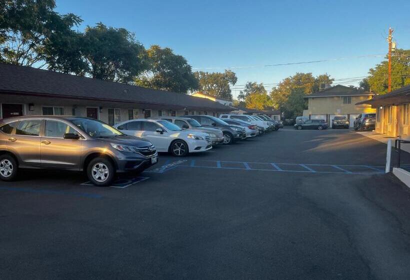 فندق على الطريق Economy Inn Paso Robles