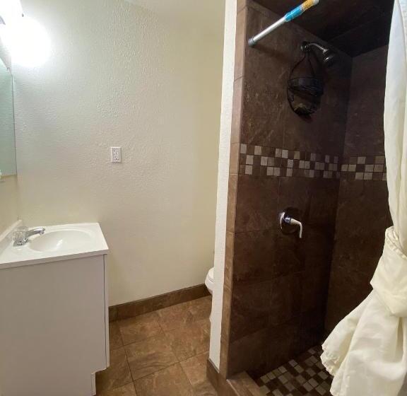 فندق على الطريق Economy Inn Paso Robles