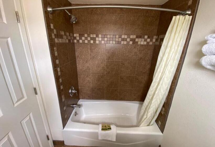 فندق على الطريق Economy Inn Paso Robles