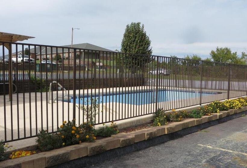 فندق على الطريق Economy Inn & Suites