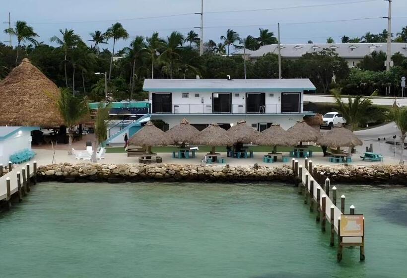 فندق على الطريق Edgewater Lodge