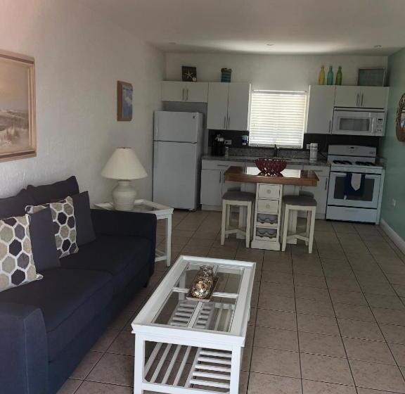 فندق على الطريق Edgewater Lodge