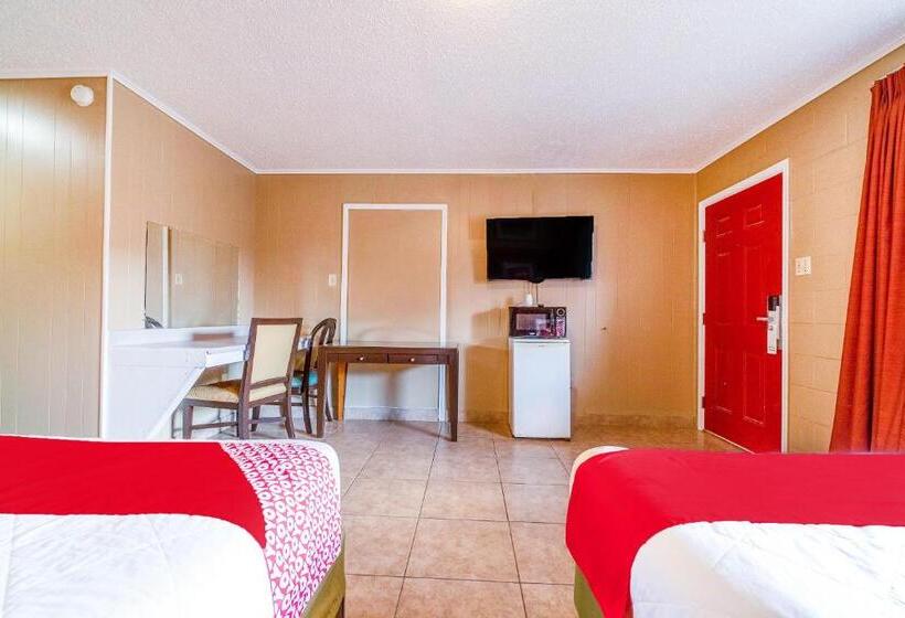 فندق على الطريق Esquire Inn