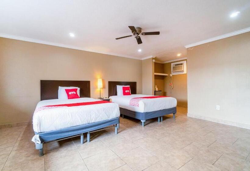 فندق على الطريق Esquire Inn