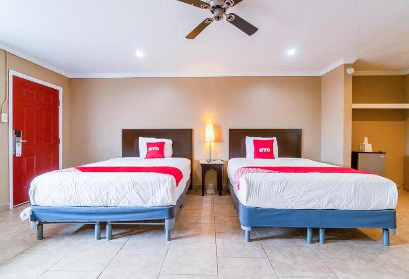 فندق على الطريق Esquire Inn