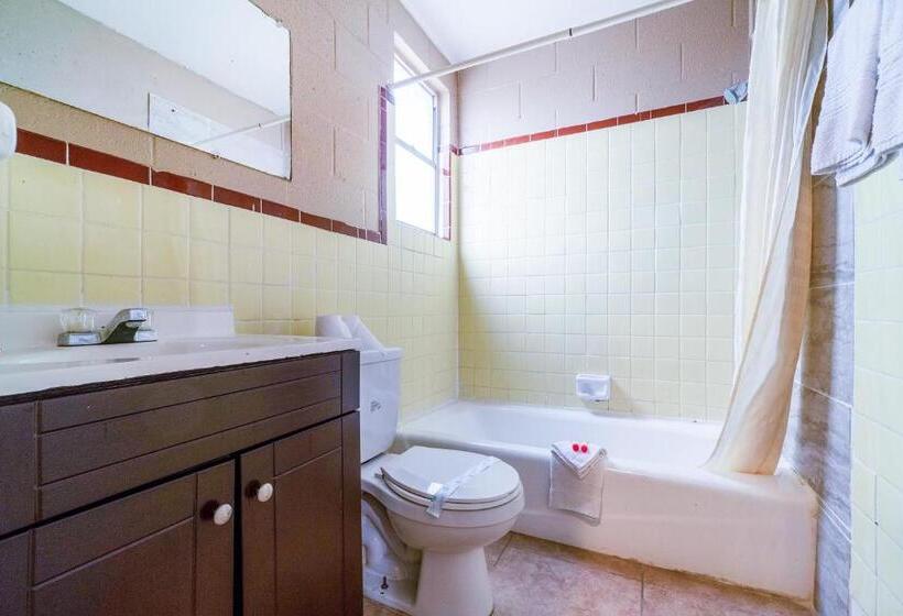 فندق على الطريق Esquire Inn