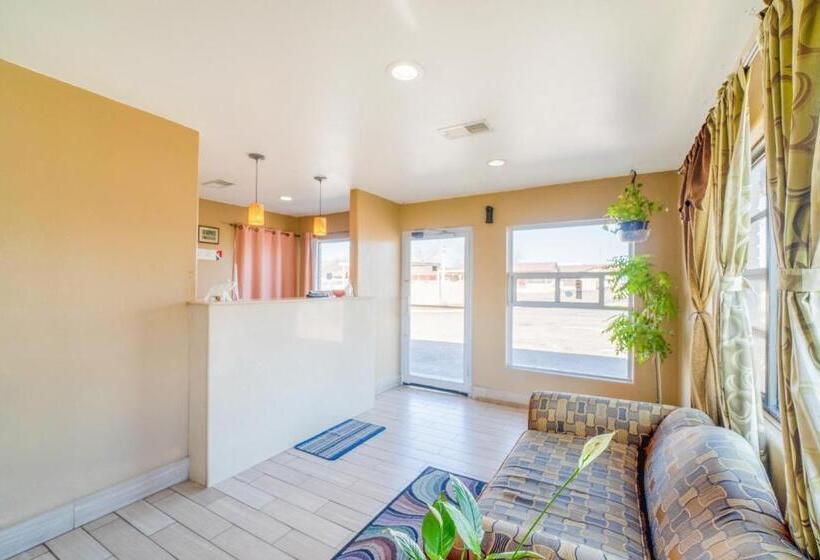 فندق على الطريق Esquire Inn