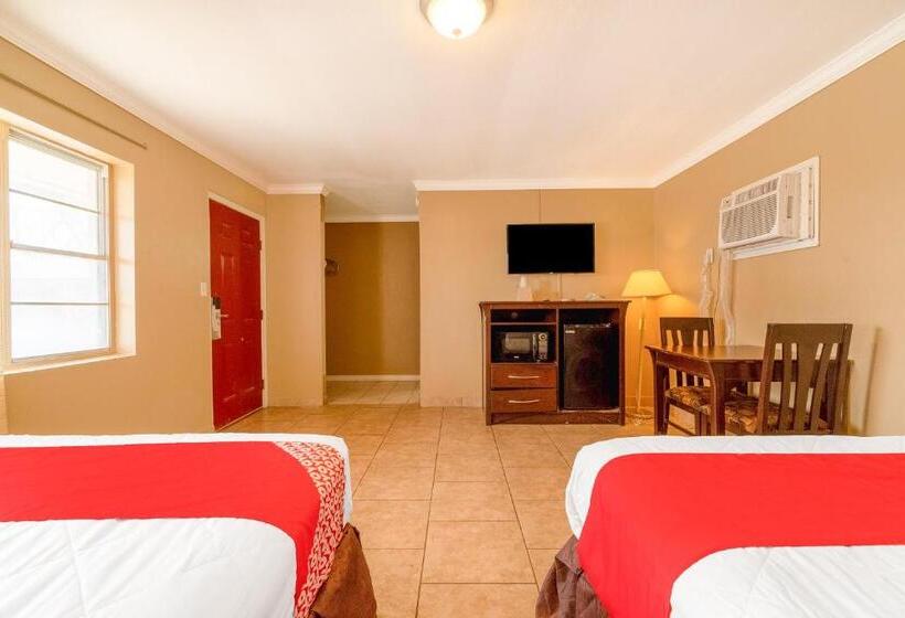 فندق على الطريق Esquire Inn