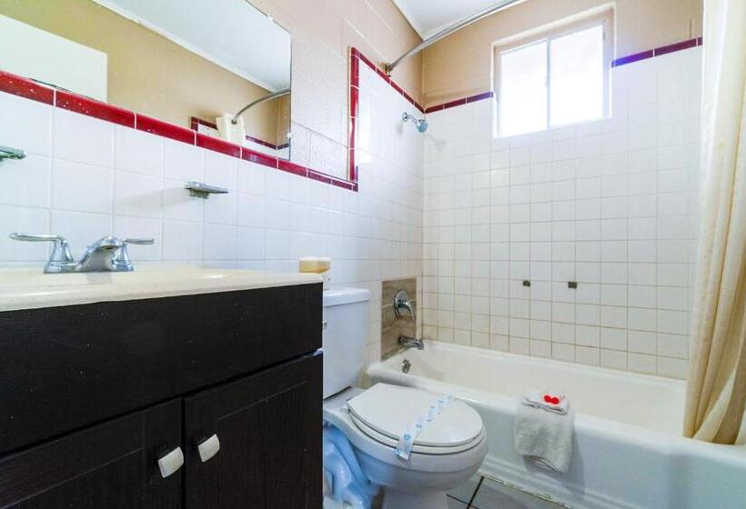 فندق على الطريق Esquire Inn