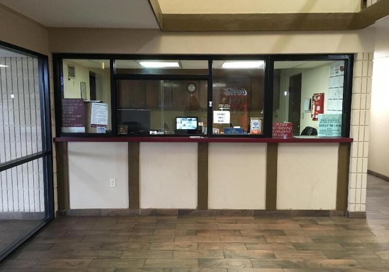 فندق على الطريق Executive Inn Pine Bluff