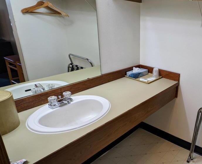 فندق على الطريق Fairground Inn