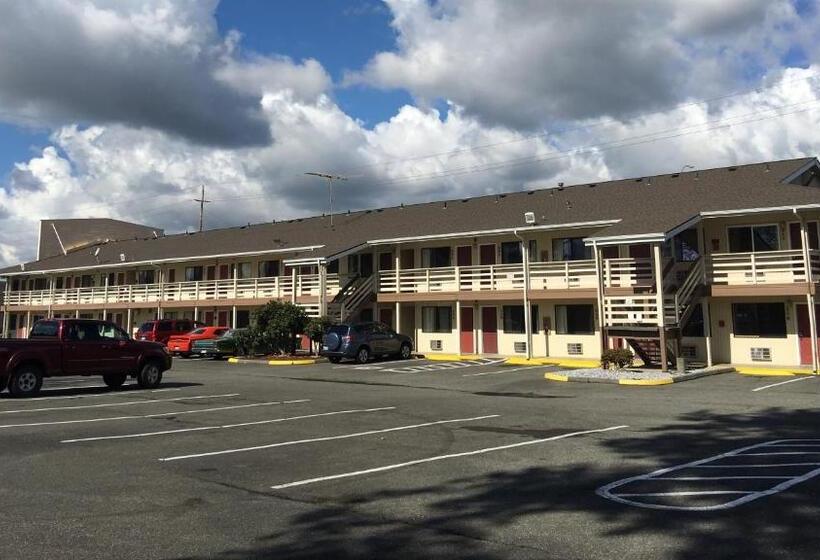 فندق على الطريق Fairground Inn