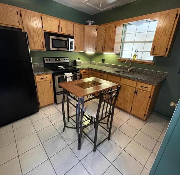 فندق على الطريق Flamingo Inn