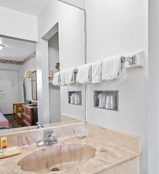 فندق على الطريق Friendship Inn