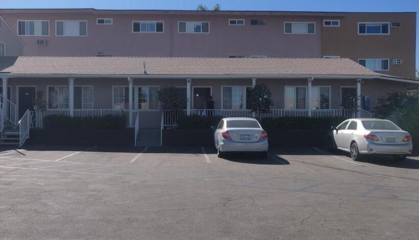 فندق على الطريق Friendship Motor Inn