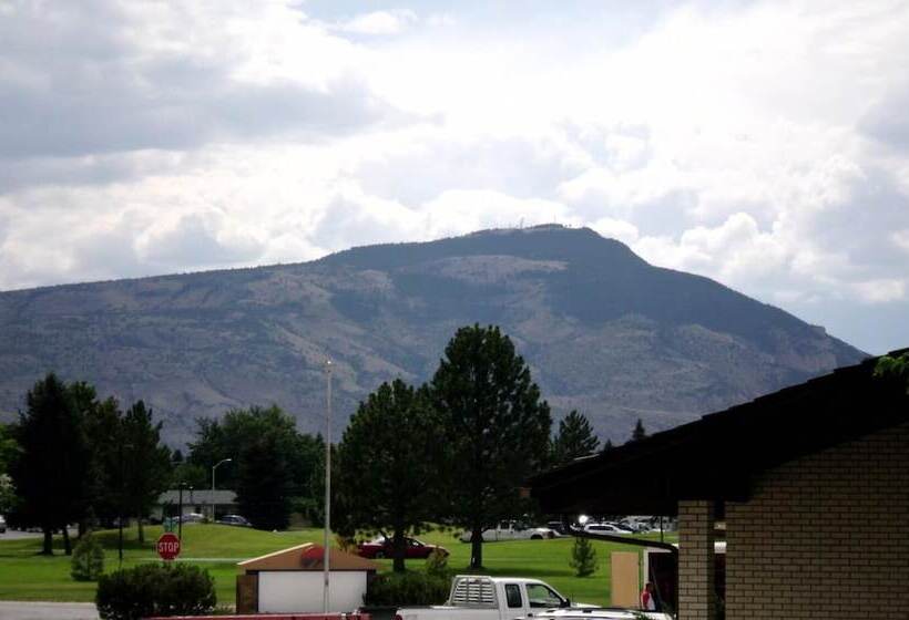 فندق على الطريق Green Gables Inn