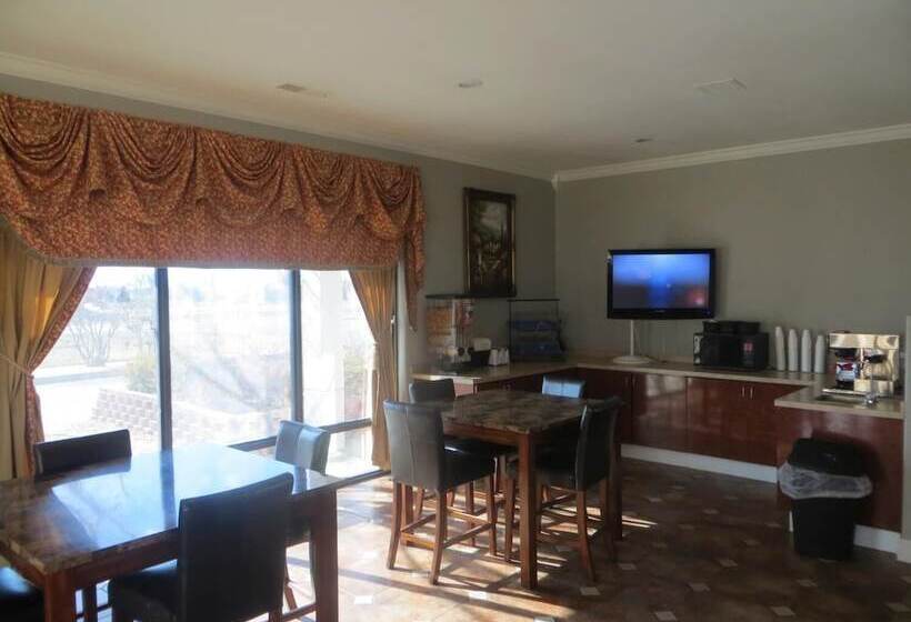 モーテル Hallmarc Inn