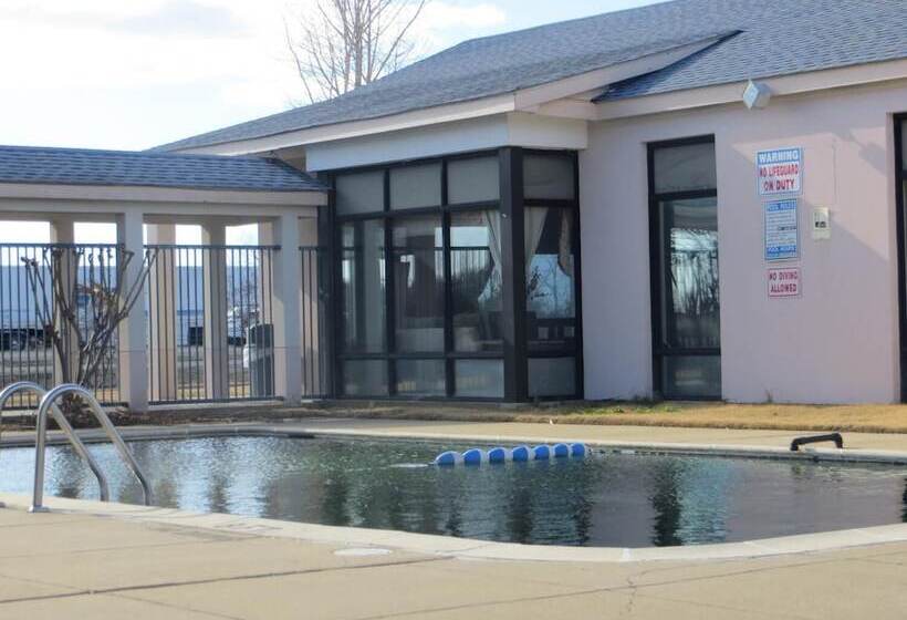 モーテル Hallmarc Inn