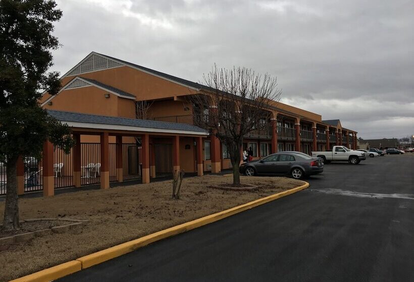 モーテル Hallmarc Inn