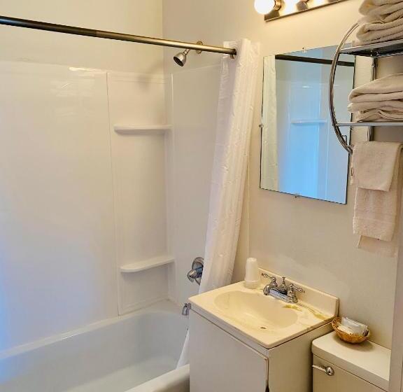 فندق على الطريق Holiday Lodge