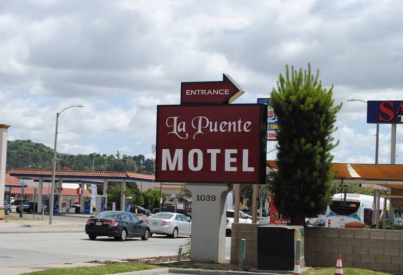 모텔 La Puente Inn