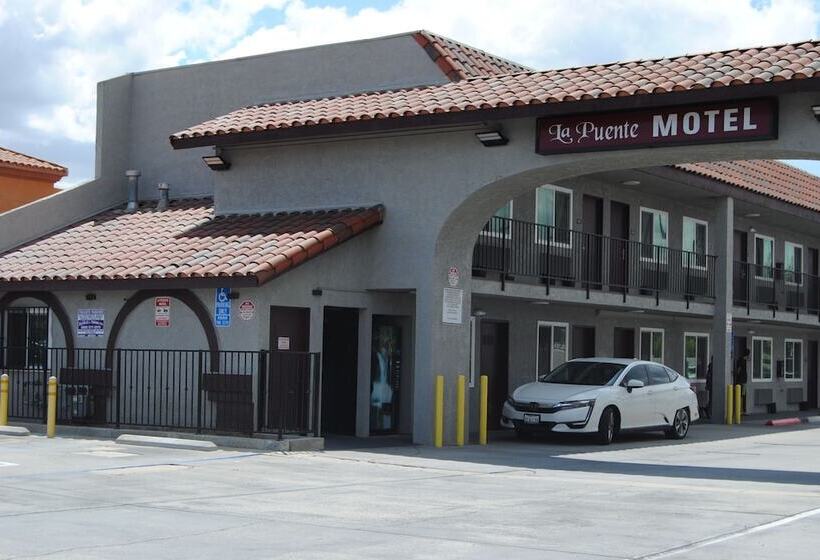 모텔 La Puente Inn