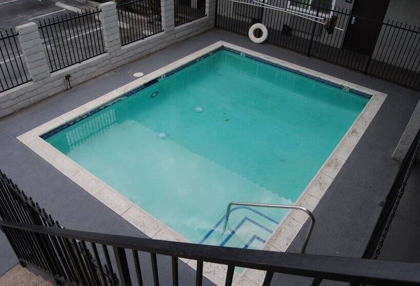 모텔 La Puente Inn