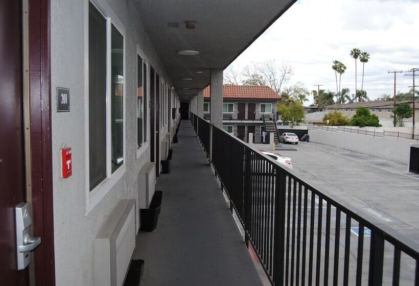 모텔 La Puente Inn