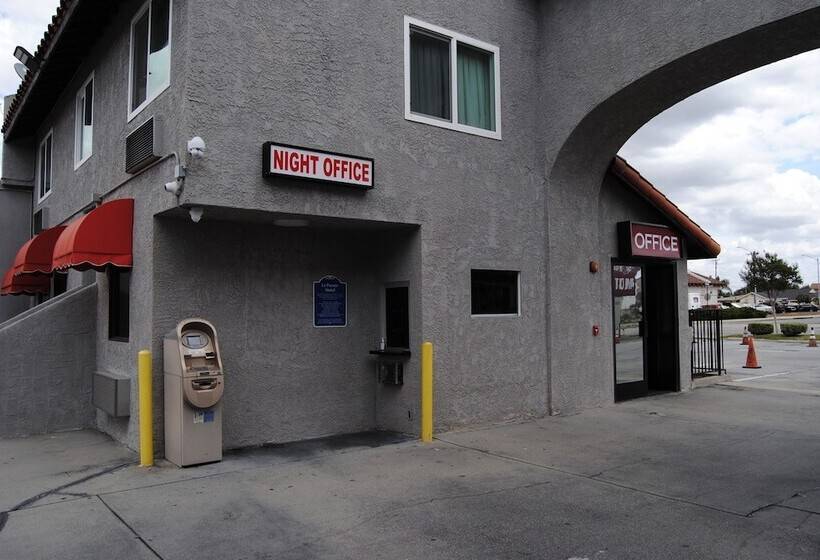 모텔 La Puente Inn