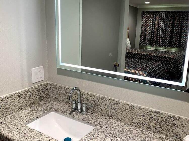 모텔 La Puente Inn