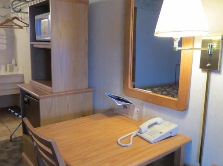 모텔 Mid Town Western Inn