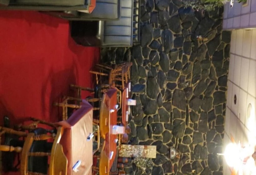 모텔 Mid Town Western Inn