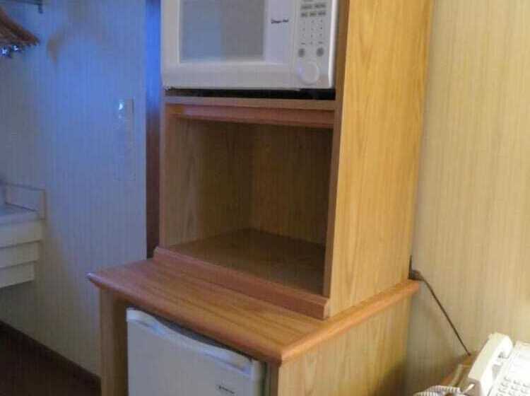 모텔 Mid Town Western Inn